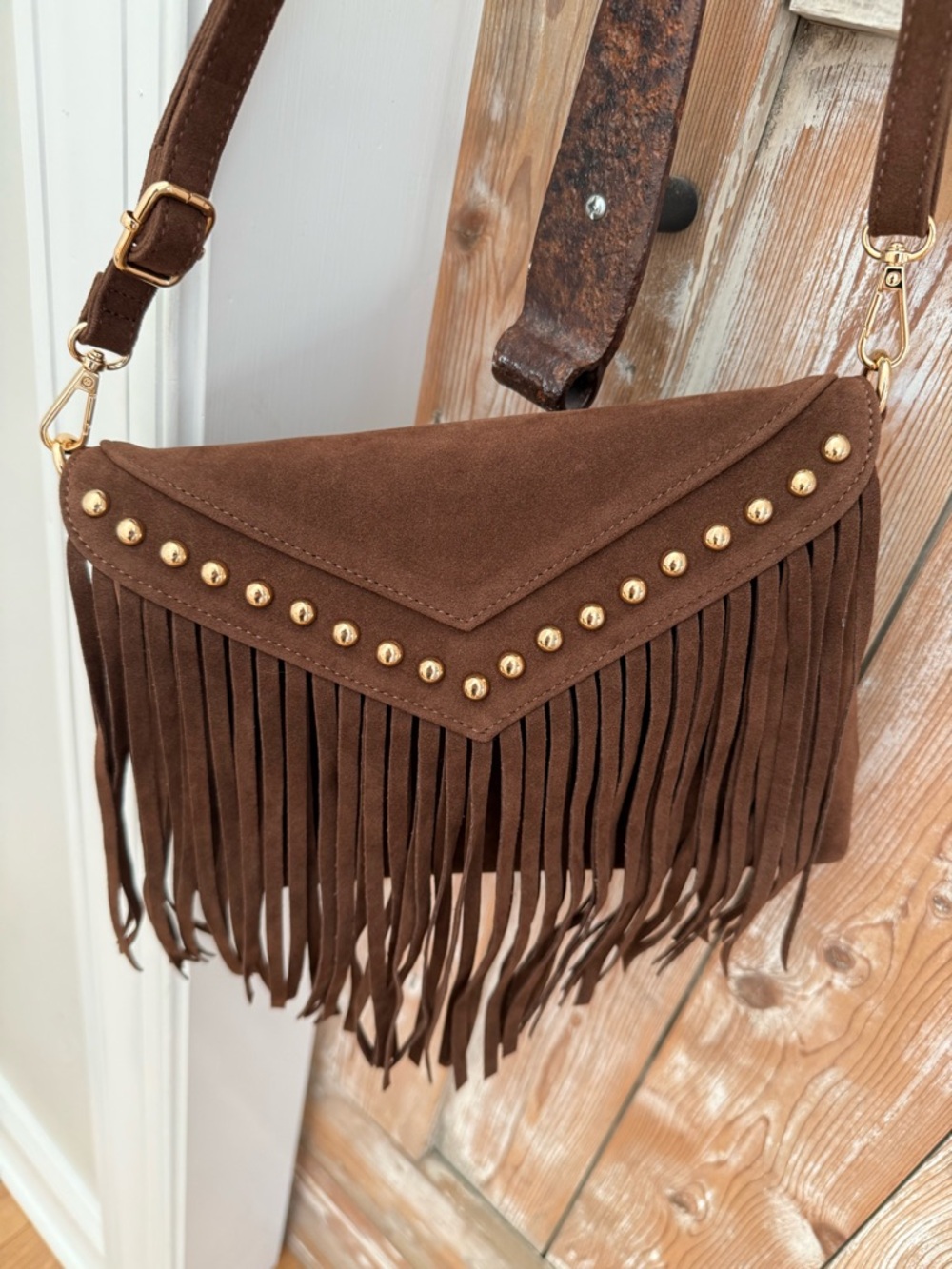 NWT, Brown Western Boho Suede Fringe Crossbody Bag with Stud Details - Picture 3 of 13